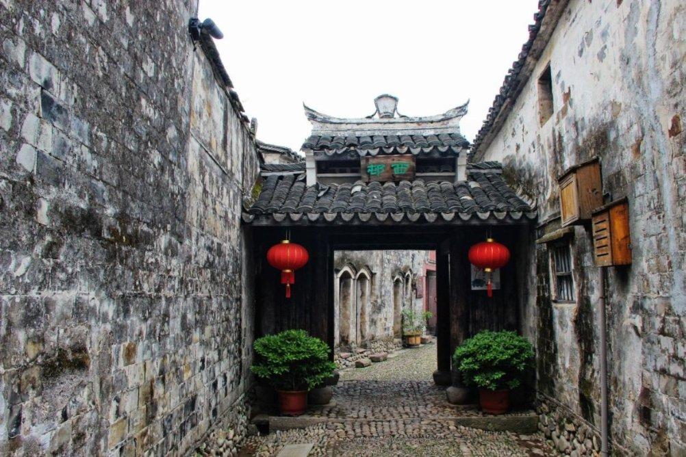 洪利民参加淇滨区岗坡村专题组织生活会时强调巩固深化主题教育成果当好乡村全面振兴排头兵